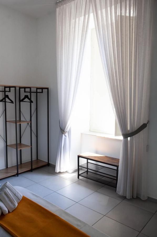 Track 60 - Private Rooms Garibaldi Napoli Bagian luar foto